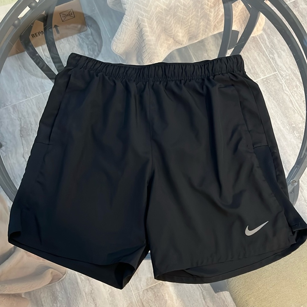 Nike running shorts 7in